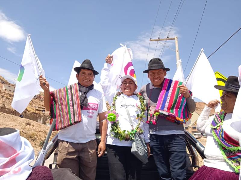 Líderes de Creemos reciben el cariño de&nbsp;Potosí